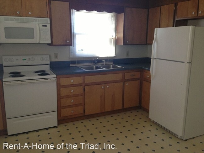 Building Photo - 3 br, 2 bath House - 1006 Lombardy Street