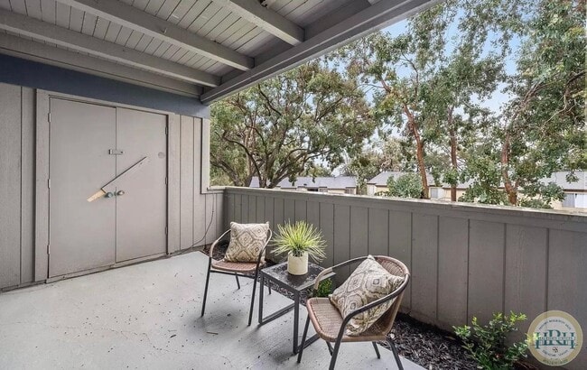 Building Photo - Fully Updated 2 BR | 1 BA Condo in Vallejo