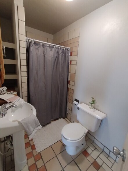 Building Photo - 57 W Vine St