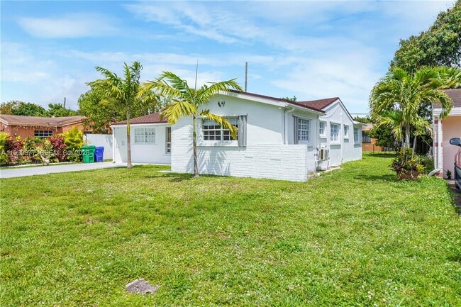 Building Photo - 7031 SW 27th Ct