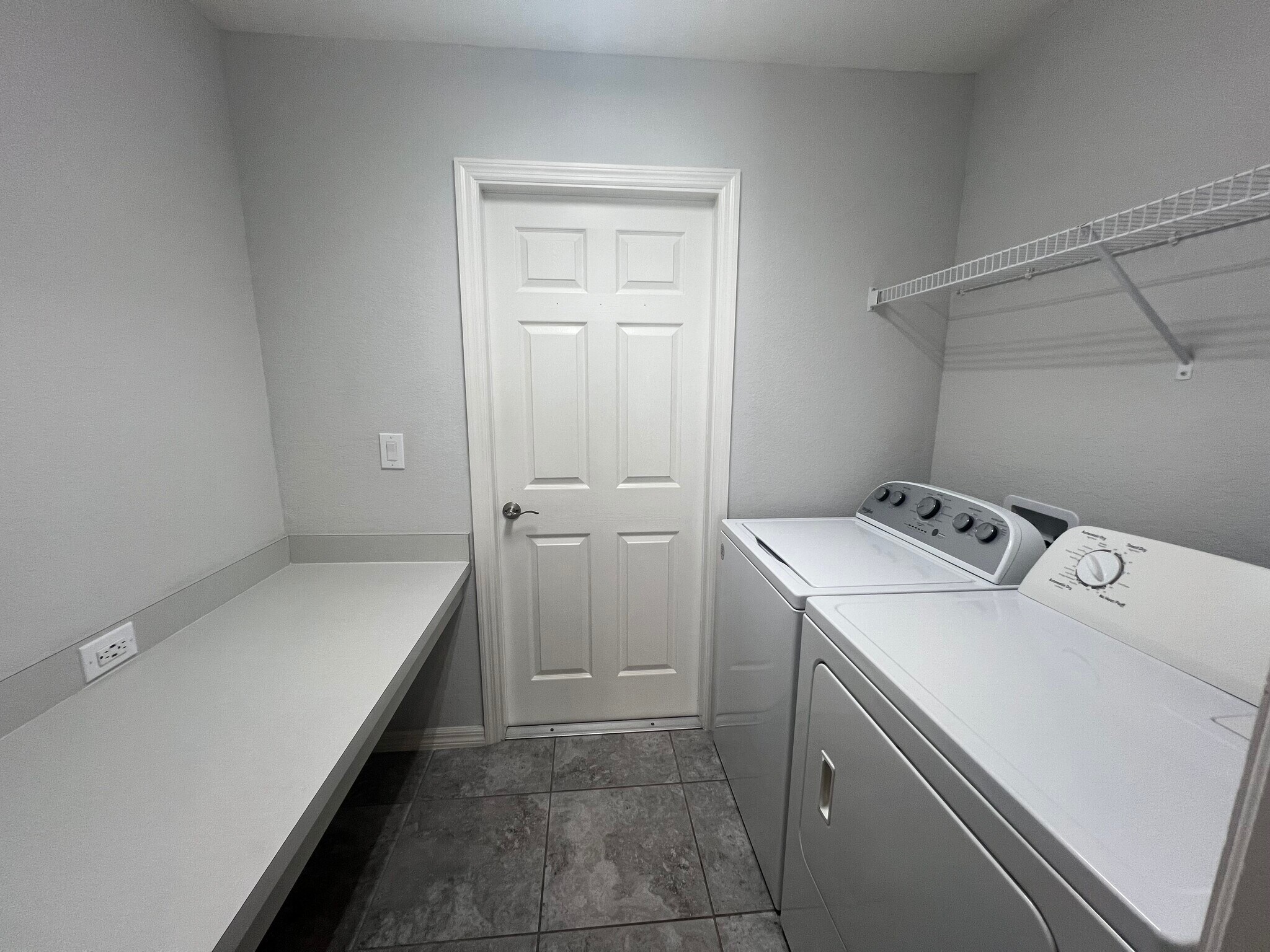 Building Photo - 900 Kingfisher Dr