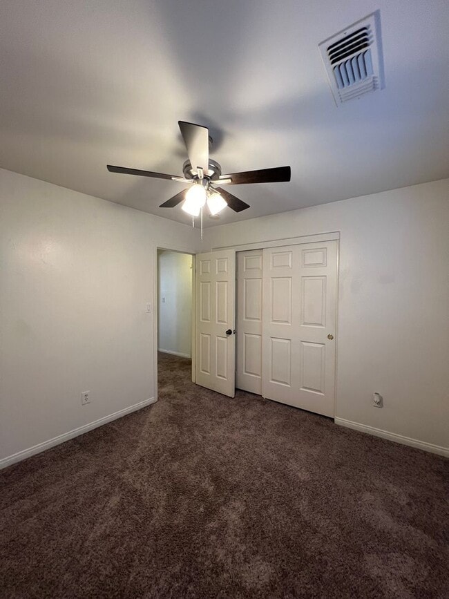 Building Photo - 6615 Silver Moon Dr