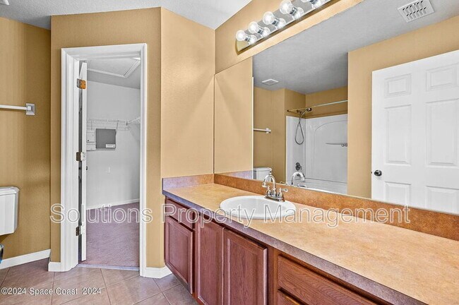 Building Photo - 1375 Lara Cir
