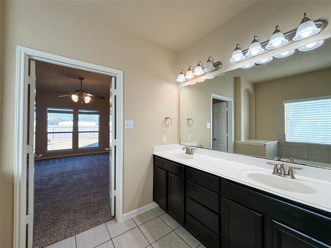 Building Photo - 2815 Defoe Drive