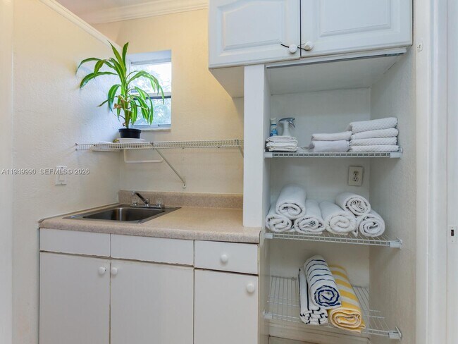 Building Photo - 5524 Garfield St