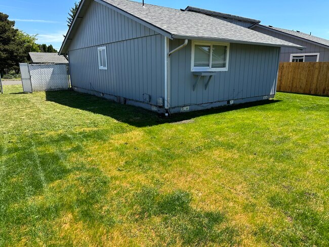 Building Photo - 4793 Cougar Ct SE