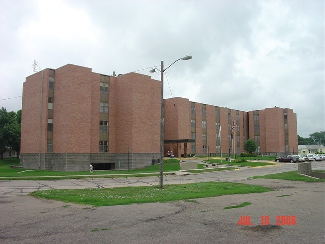 Primary Photo - Goldbeck Towers