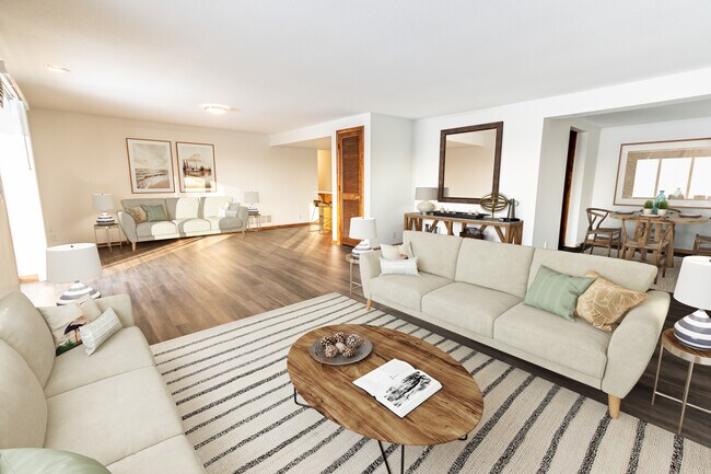 Building Photo - Greenwood Manor