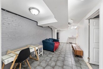 Building Photo - 294 Ege Ave