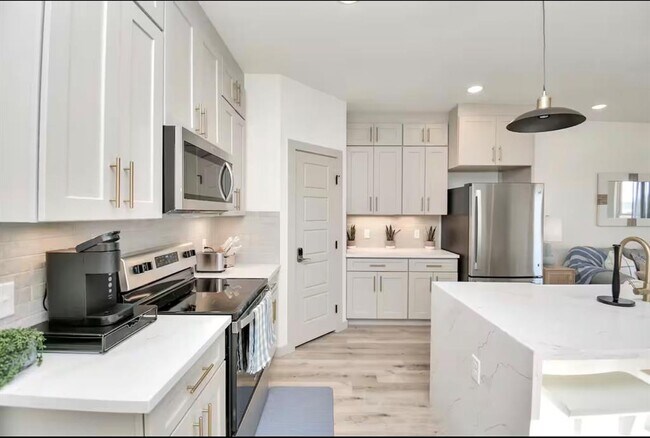 Building Photo - 442 6th St