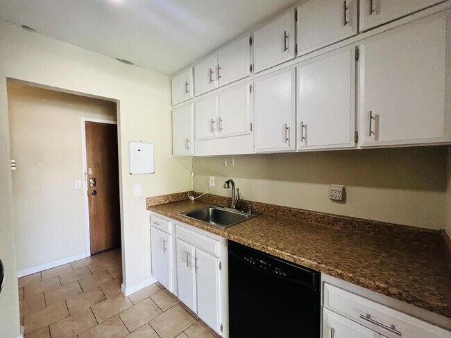 Building Photo - 710 E 200 S