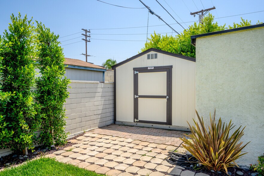 Building Photo - 809 Omar St