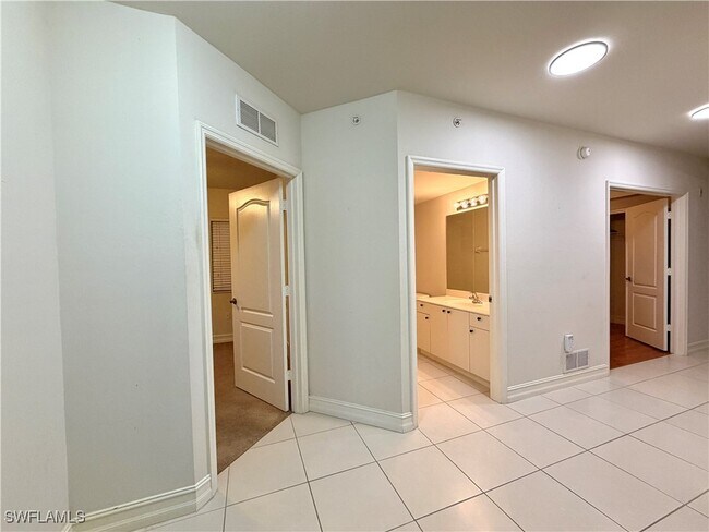 Building Photo - 7819 Regal Heron Cir