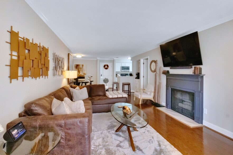 Building Photo - 3104 Pine Heights Dr NE