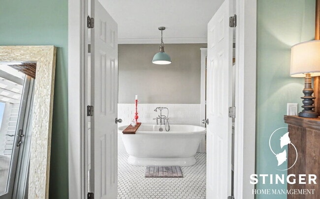 Building Photo - 73 Sunset Blvd