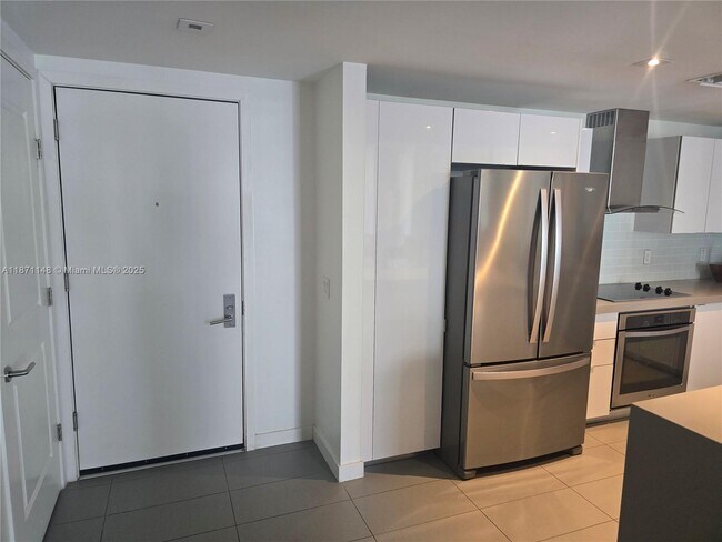 Building Photo - 1600 NE 1st Ave