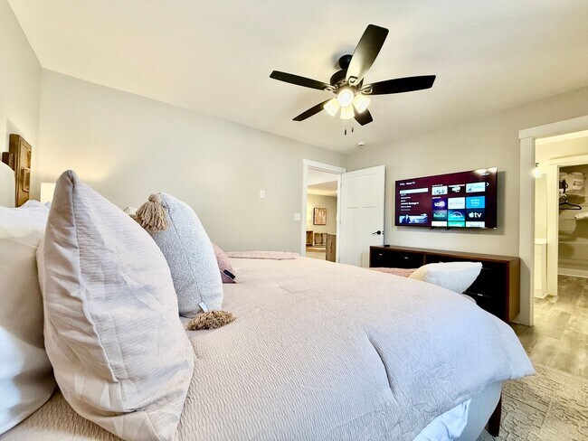 Building Photo - 5 Bed 3 Bath Home With Hot Tub In West Chester, OH