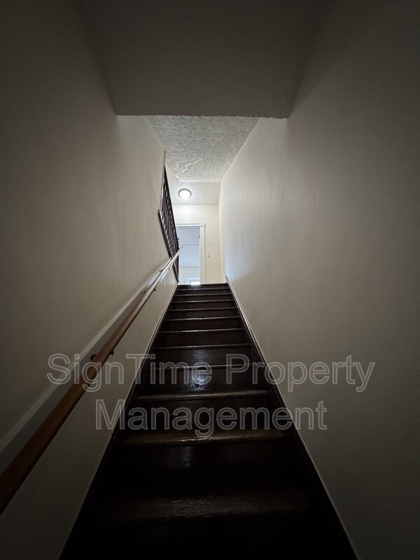 Building Photo - 836 W Washington St