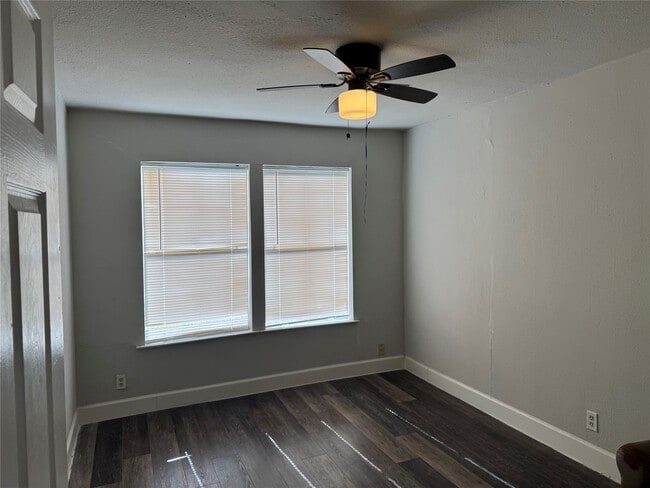 Building Photo - 4511 S Main St