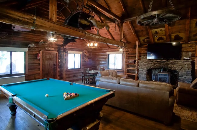 Building Photo - Discover Your Mammoth Haven in Old Mammoth...