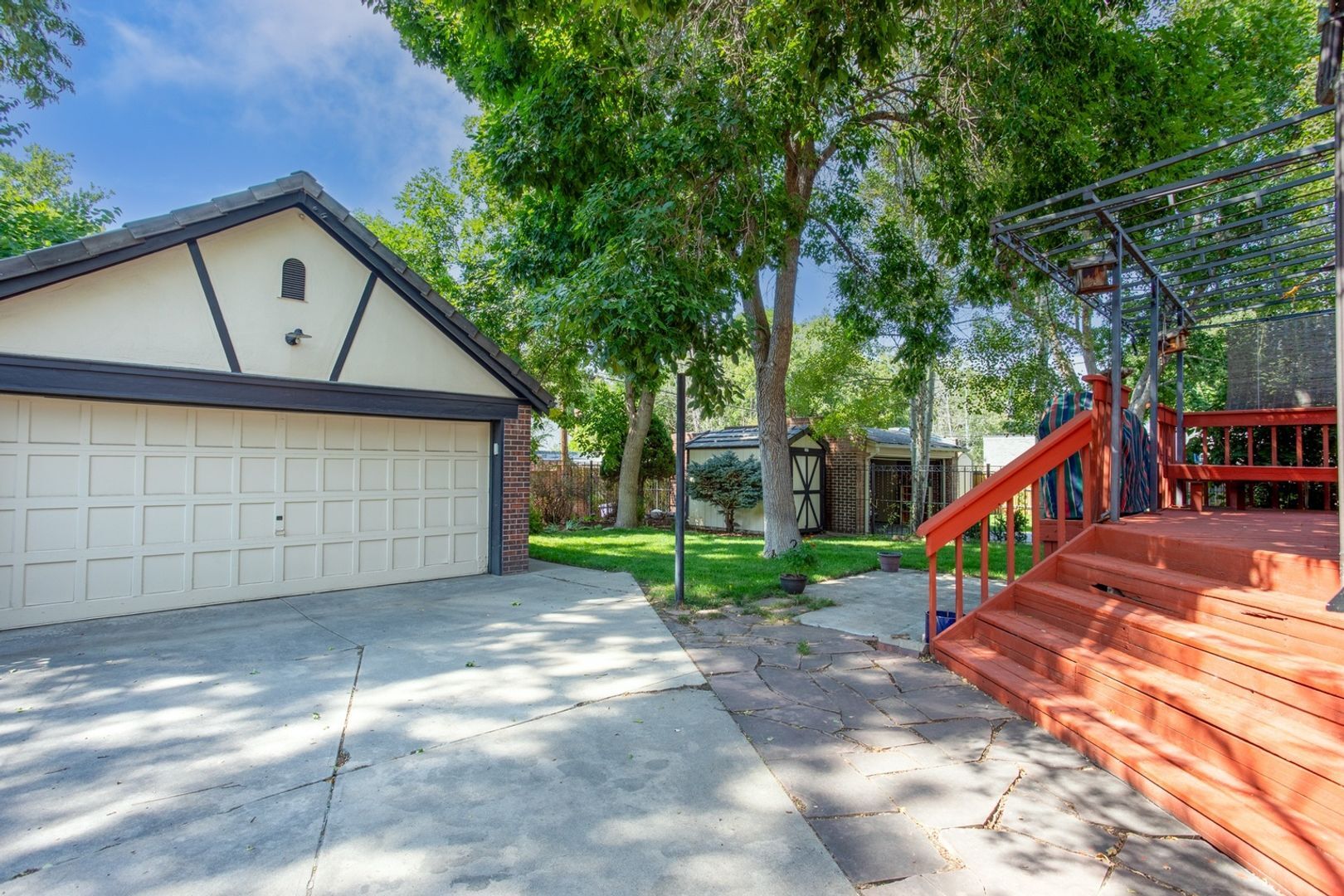 Building Photo - 1065 S Clayton Way