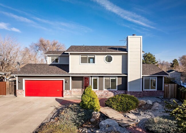 Building Photo - 3 Bed/2.5 Bath House w/ Yard Close to UNR