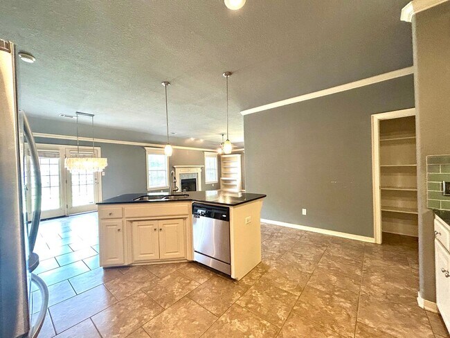Building Photo - Stunning West Fayetteville Single Family Home