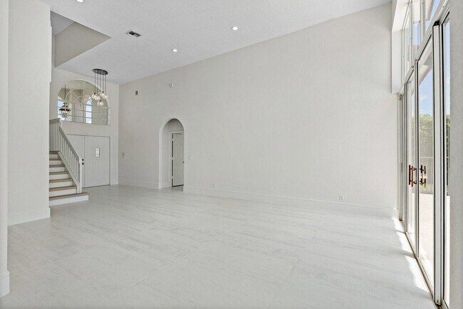 Building Photo - 20321 Hacienda Ct