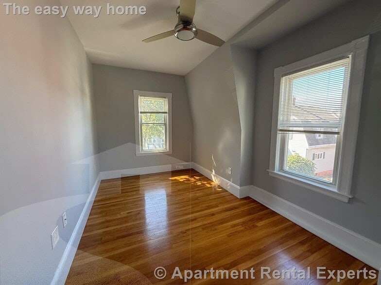 Building Photo - 7 Leyden Ave