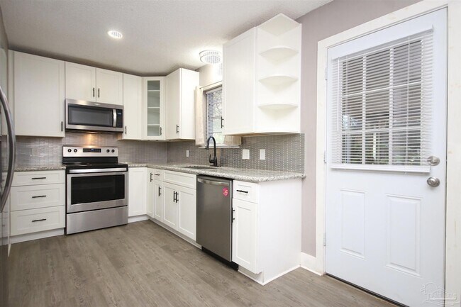 Building Photo - 5180 Catalina St