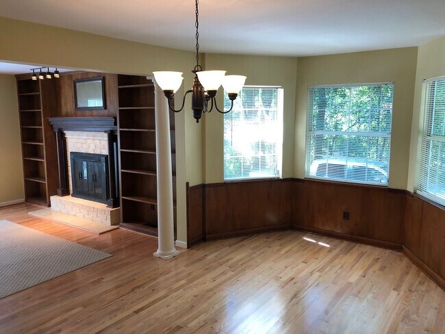 Building Photo - Available 9/8. Beautiful 4BR/2.5BA Home Av...
