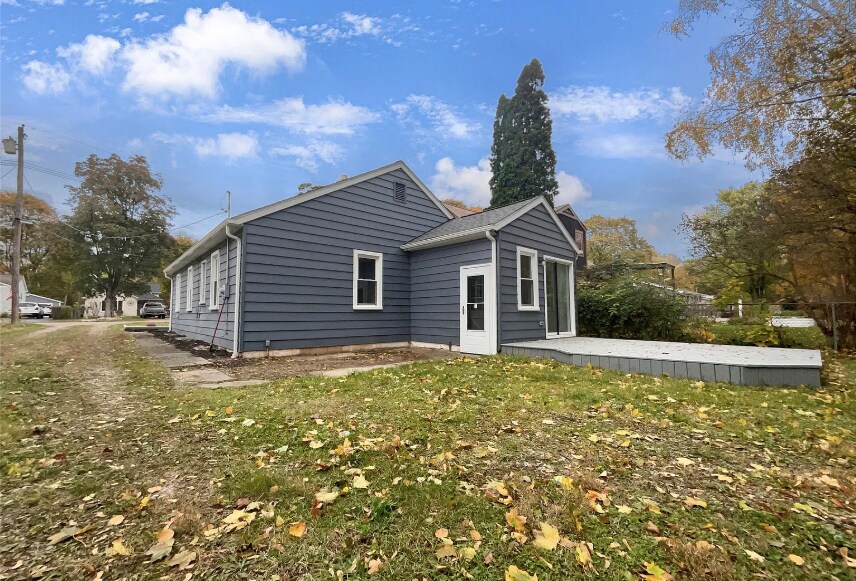 Building Photo - 6441 Crest Dr