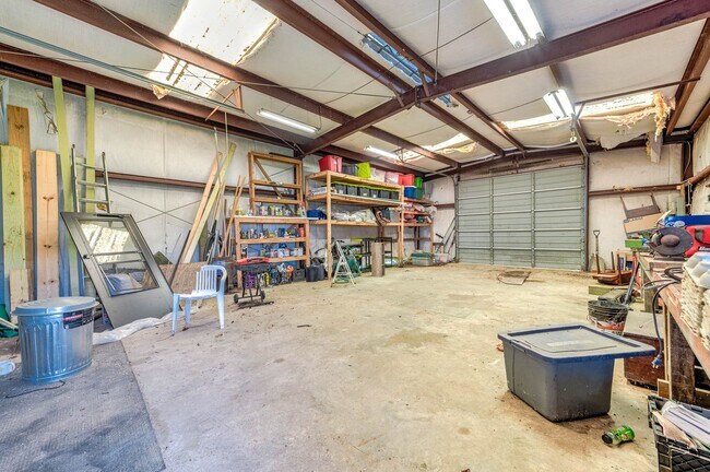 Building Photo - 325 Palm Dr