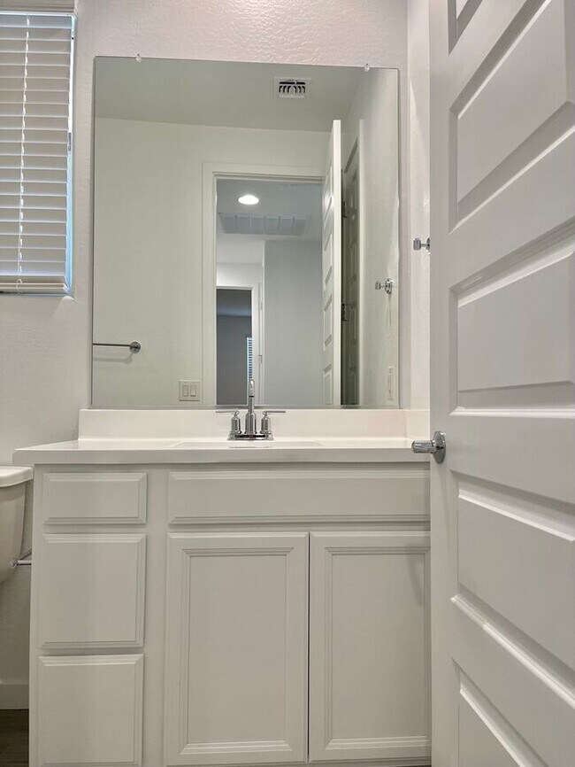 Building Photo - Available September 1st! Newly Built Smart...