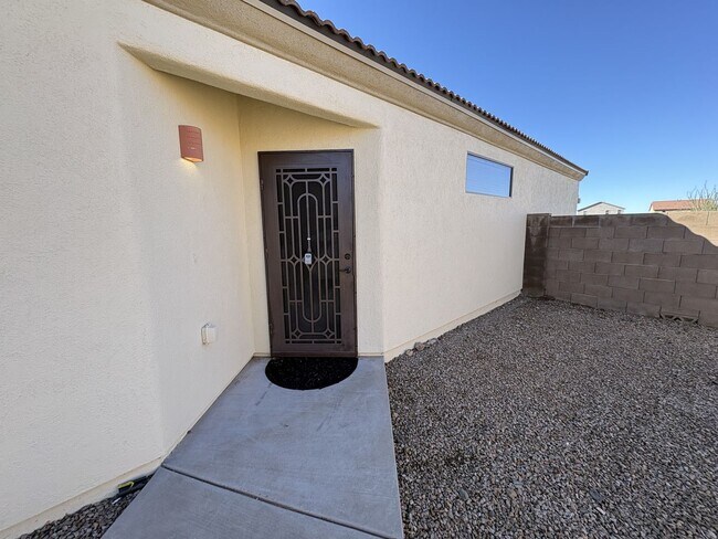 Building Photo - Move in ready Vail School District