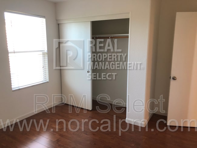 Building Photo - 8893 Robbins Rd