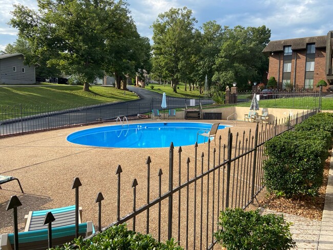 Building Photo - Taneycomo Terrace Condominium - Lakefront