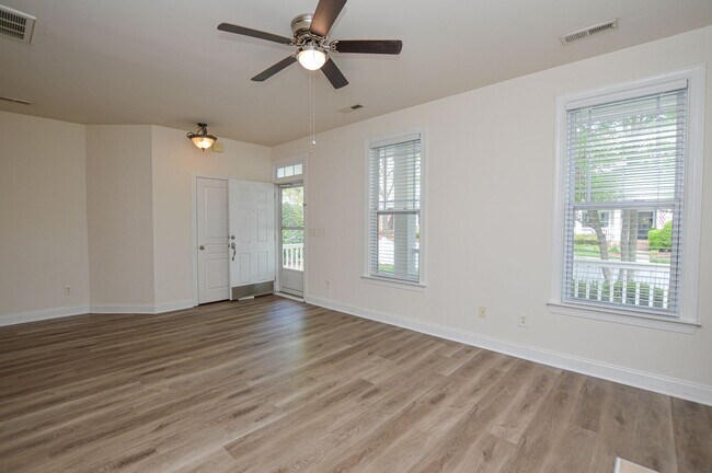 Building Photo - 9020 Ladys Secret Dr