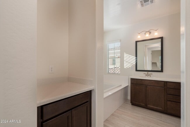 Building Photo - 4015 S Pecan Dr