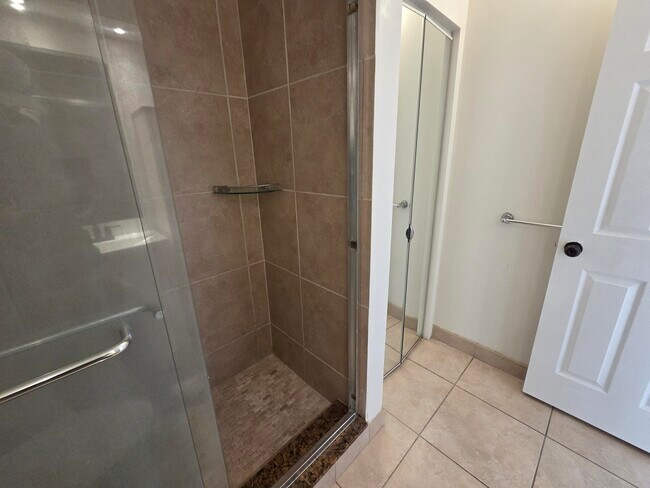 Building Photo - 1414 NE 5th Terrace