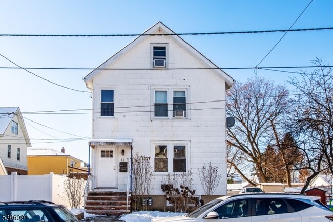 Building Photo - 11 Lewis St