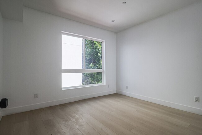Building Photo - New Construction Townhome | 3 Bed + 3 Bath...