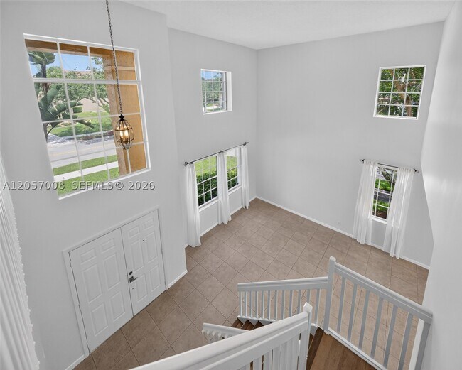 Building Photo - 498 Cambridge Ln