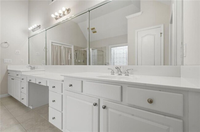 Building Photo - 3561 Carriage Glen Way
