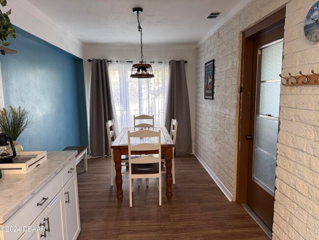 Building Photo - 24 Dolphin Ave