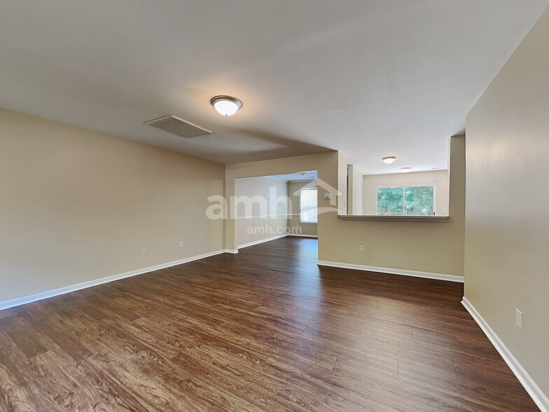 Building Photo - 103 Hawkesbury Rd