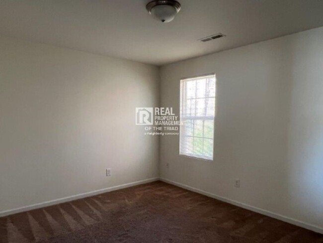 Building Photo - *Move in Special* - Newer Construction 4 B...