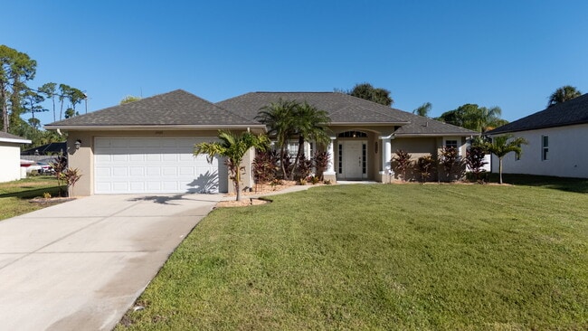 Primary Photo - Move in with Zero Deposit! Turnkey Furnish...