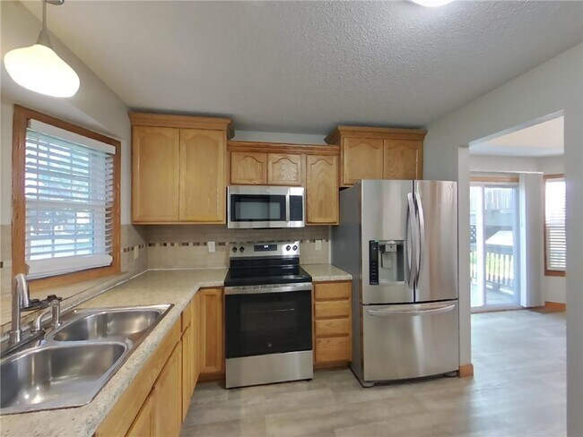 Building Photo - 9389 Jareau Ave S