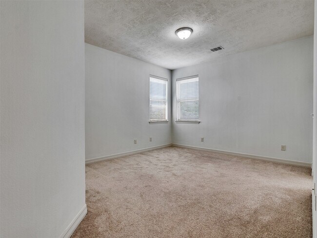 Building Photo - 28003 Iberville Glen Dr